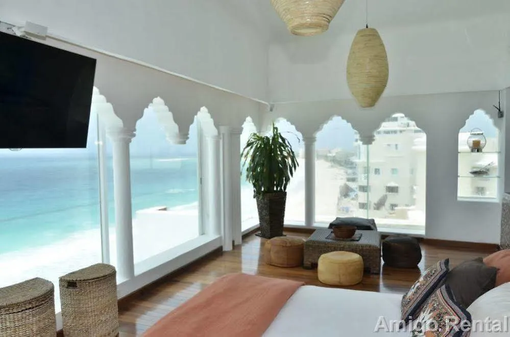 Amigo Rental Cancun 3*,